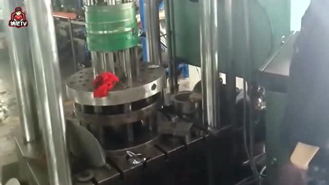 工廠實拍 一張鐵皮如何經技術工人巧手變身為實用鐵盆
